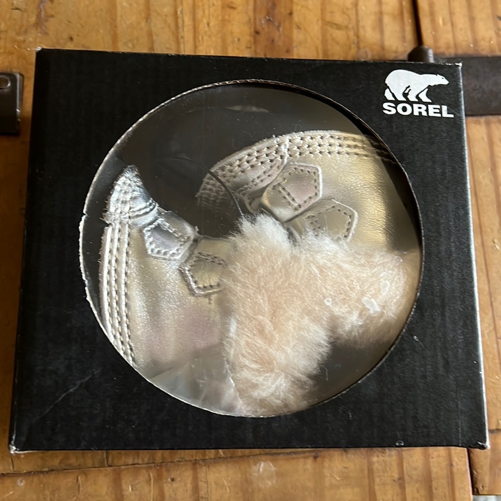 Baby Sorel metallic caibootie boots new, never been worn